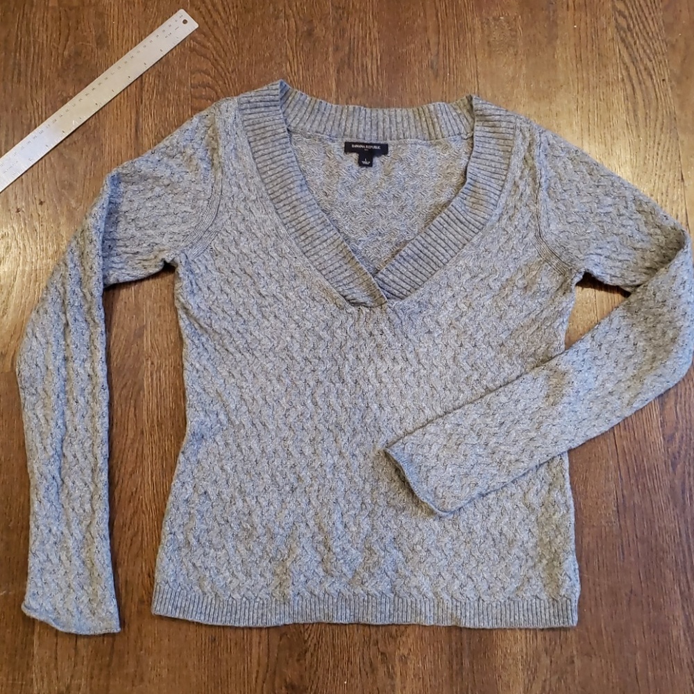 Banana Republic knit sweater, gray, size L.